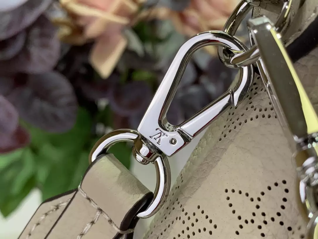 Hand It All MM Galet Gray Mahina Calfskin