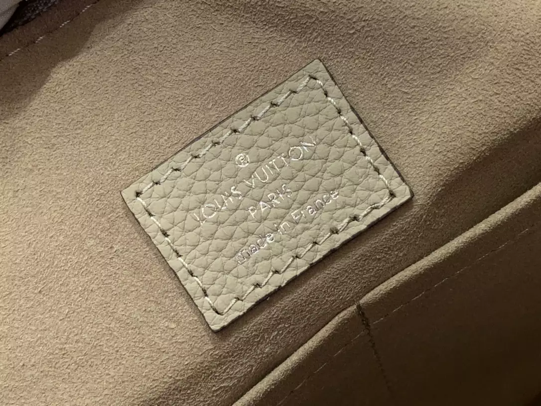 Hand It All MM Galet Gray Mahina Calfskin