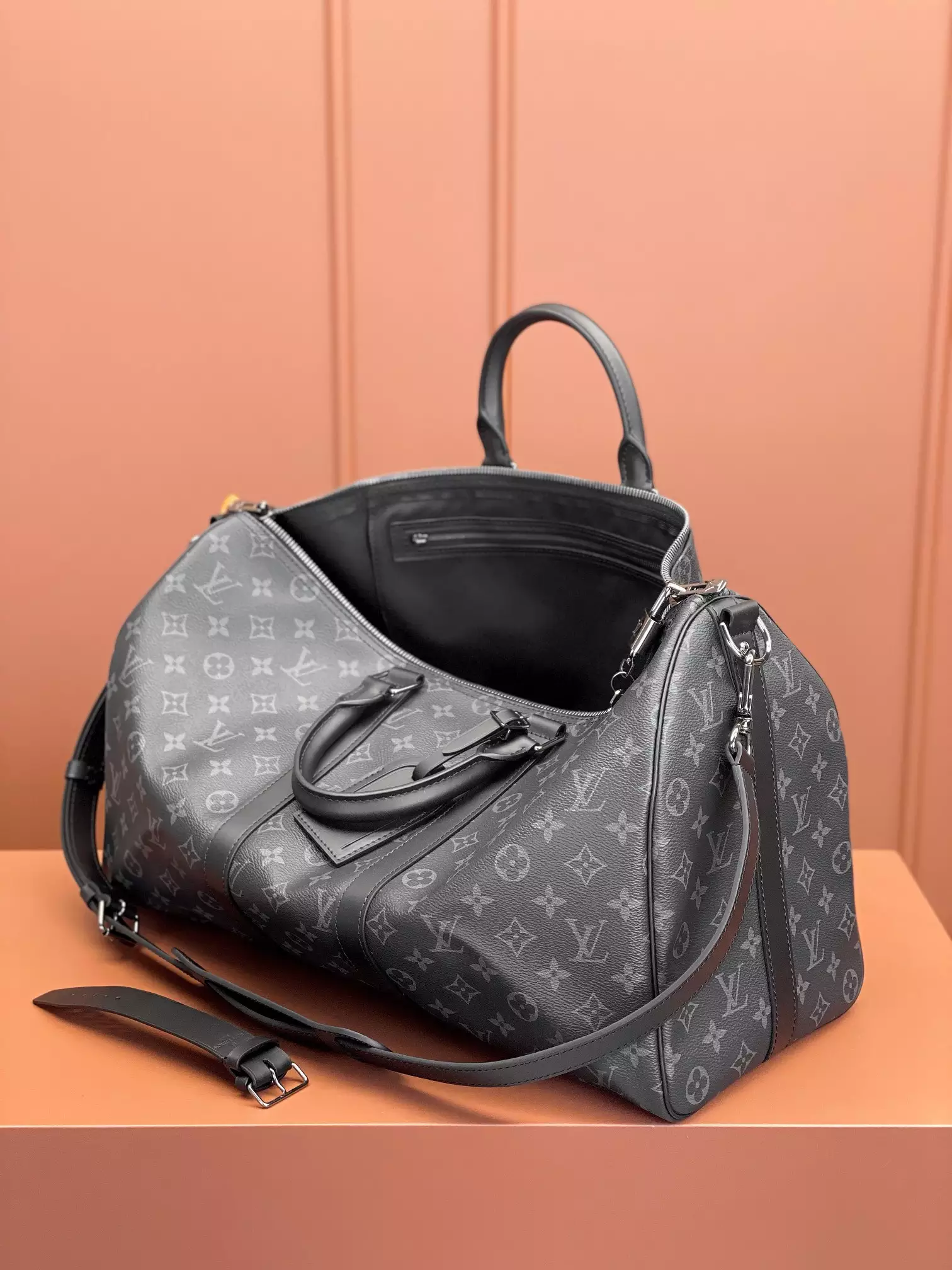 Keepall Bandoulière 45 Monogram Eclipse Canvas