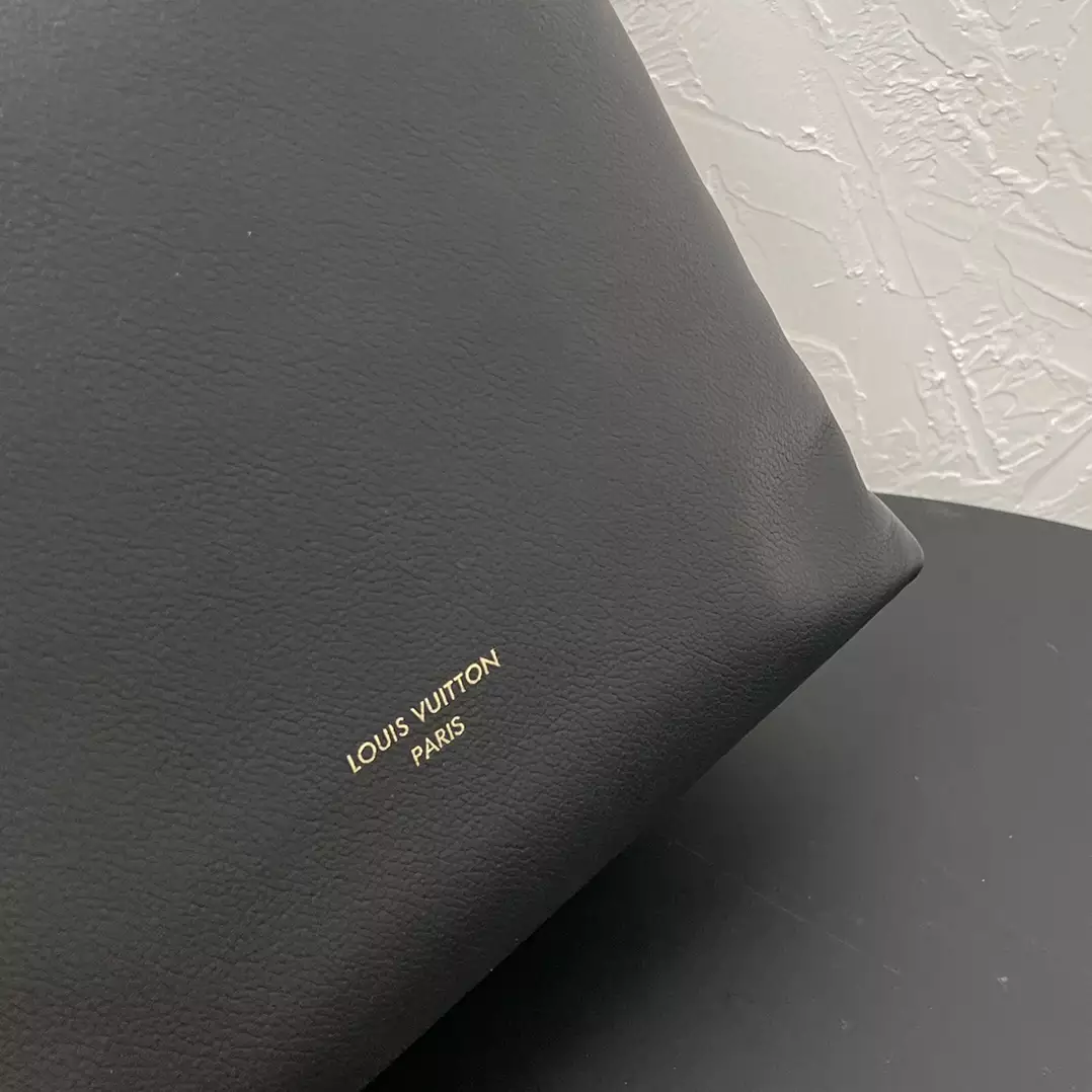 Low Key Hobo MM Black Grained Calfskin