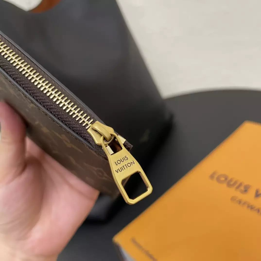 Low Key Hobo MM Black Grained Calfskin