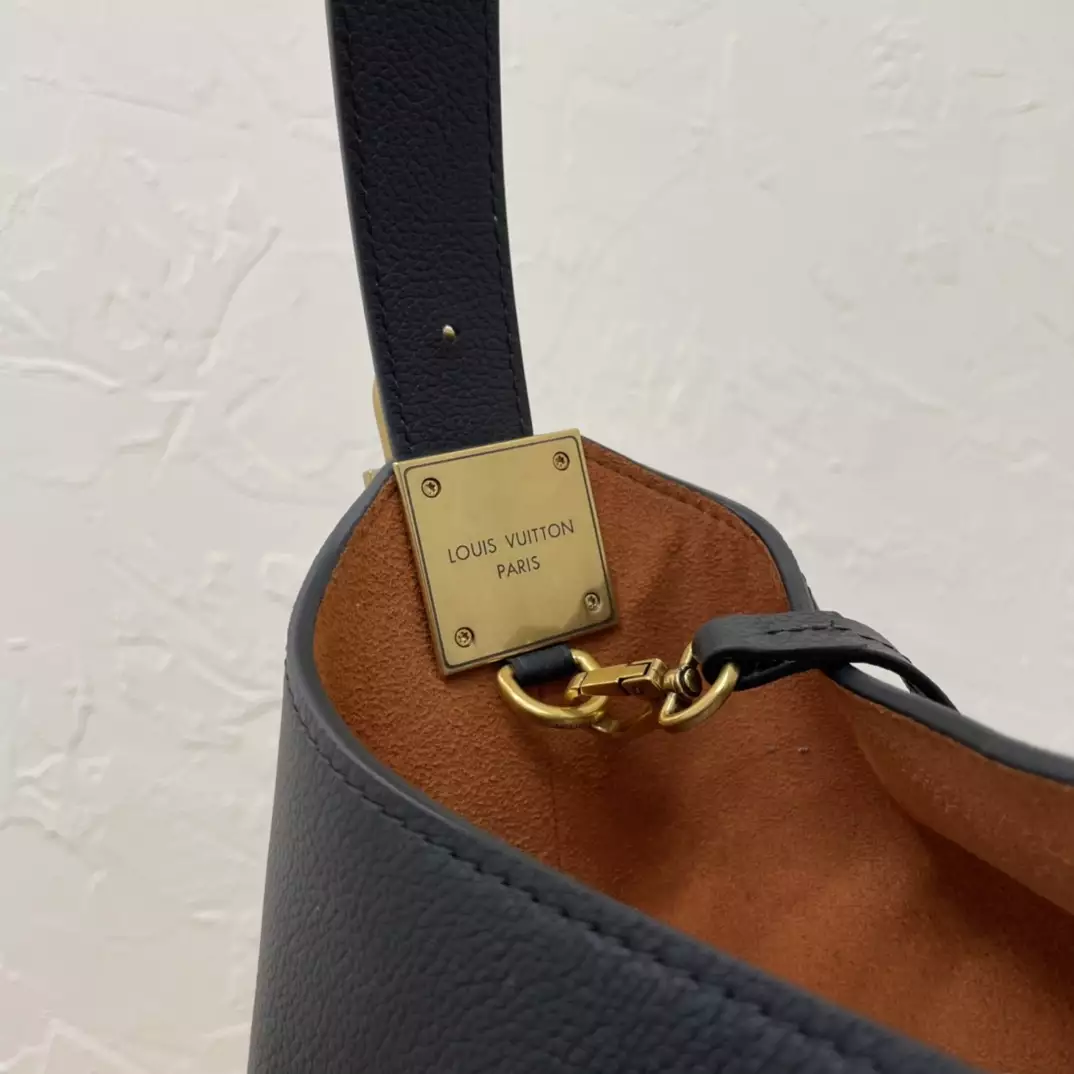 Low Key Hobo MM Black Grained Calfskin