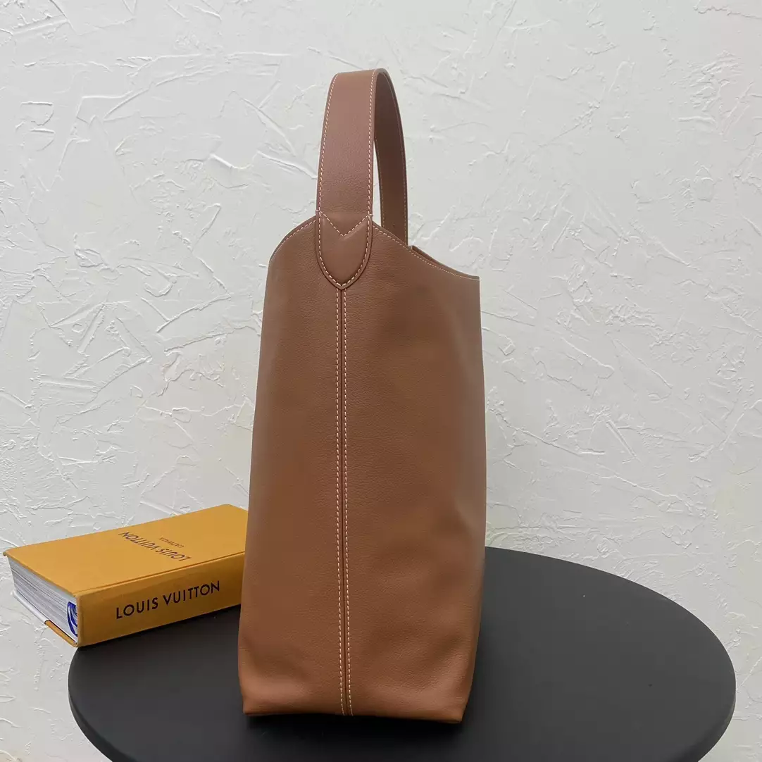 Low Key Hobo MM Cognac Brown Grained Calfskin