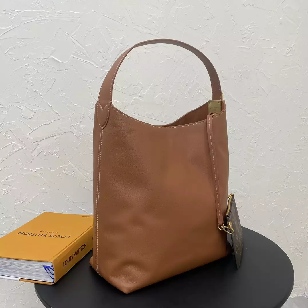 Low Key Hobo MM Cognac Brown Grained Calfskin