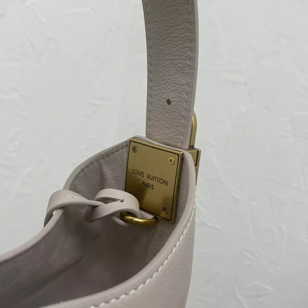 Low Key Hobo MM Limestone Gray Grained Calfskin