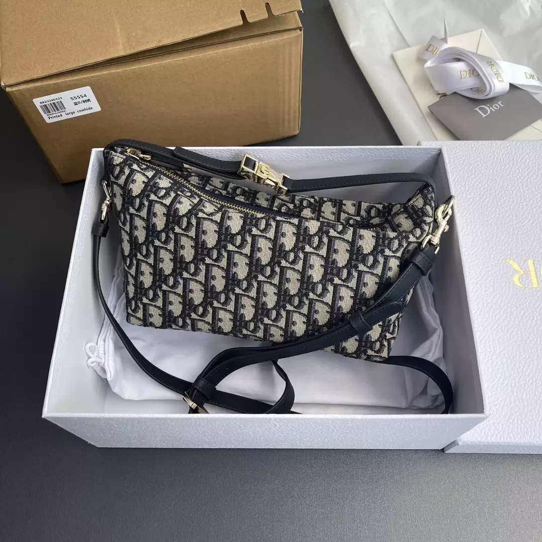 Medium DiorTravel Nomad Pouch Blue Dior Oblique Jacquard