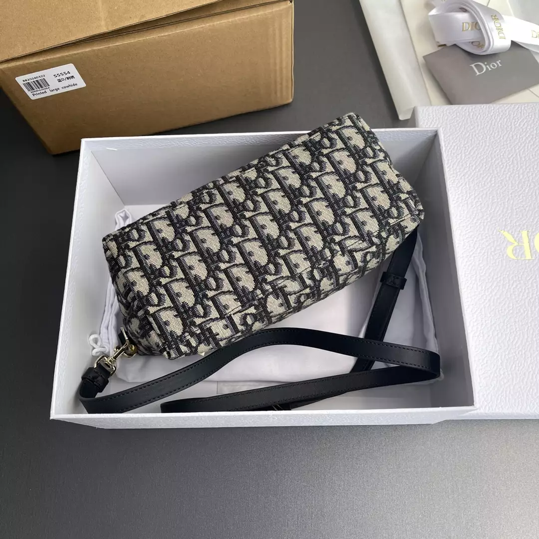 Medium DiorTravel Nomad Pouch Blue Dior Oblique Jacquard