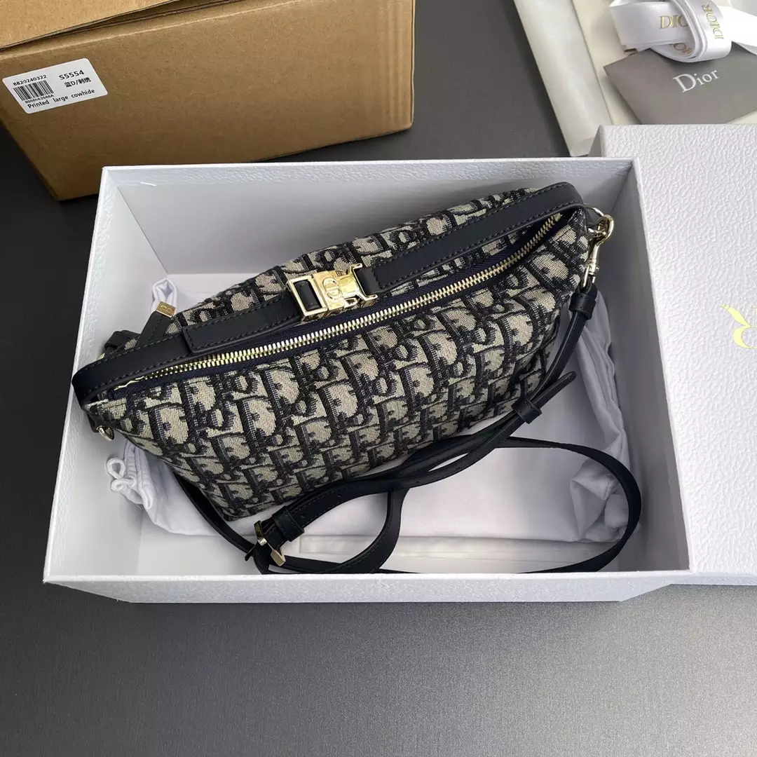 Medium DiorTravel Nomad Pouch Blue Dior Oblique Jacquard