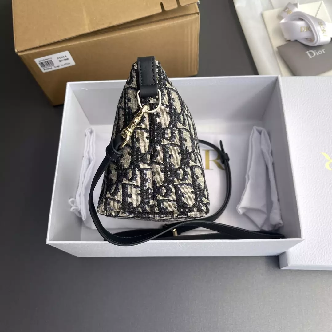 Medium DiorTravel Nomad Pouch Blue Dior Oblique Jacquard