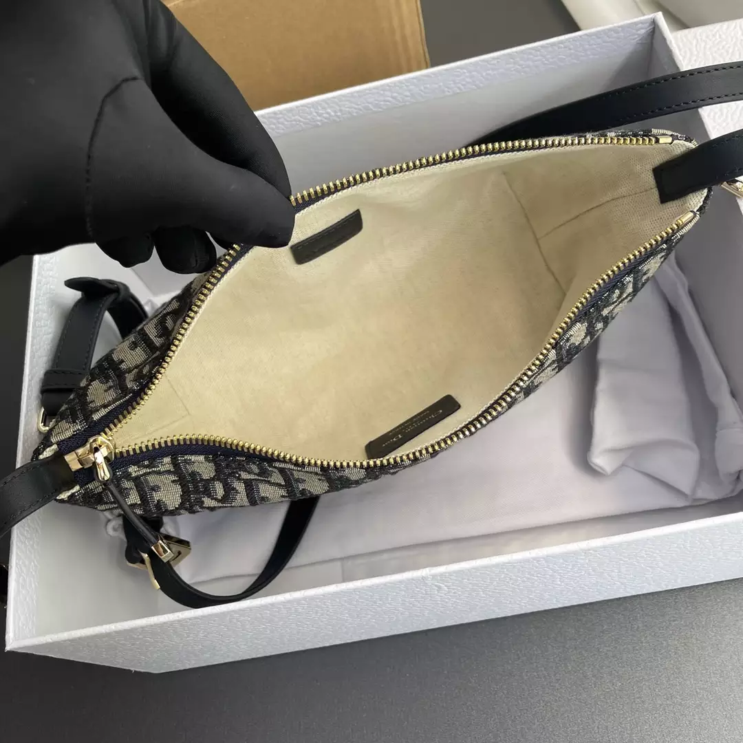 Medium DiorTravel Nomad Pouch Blue Dior Oblique Jacquard