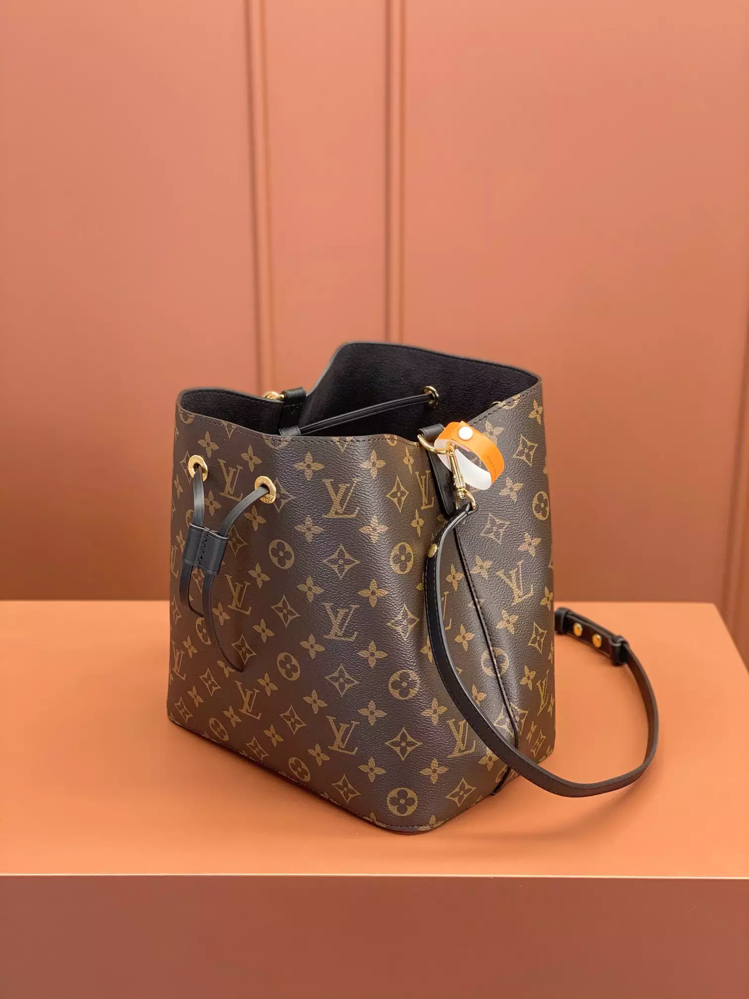 NéoNoé MM Bucket Bag Black Monogram Canvas