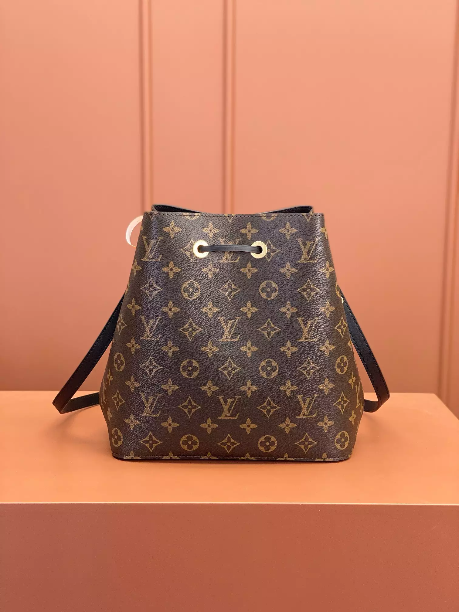 NéoNoé MM Bucket Bag Black Monogram Canvas