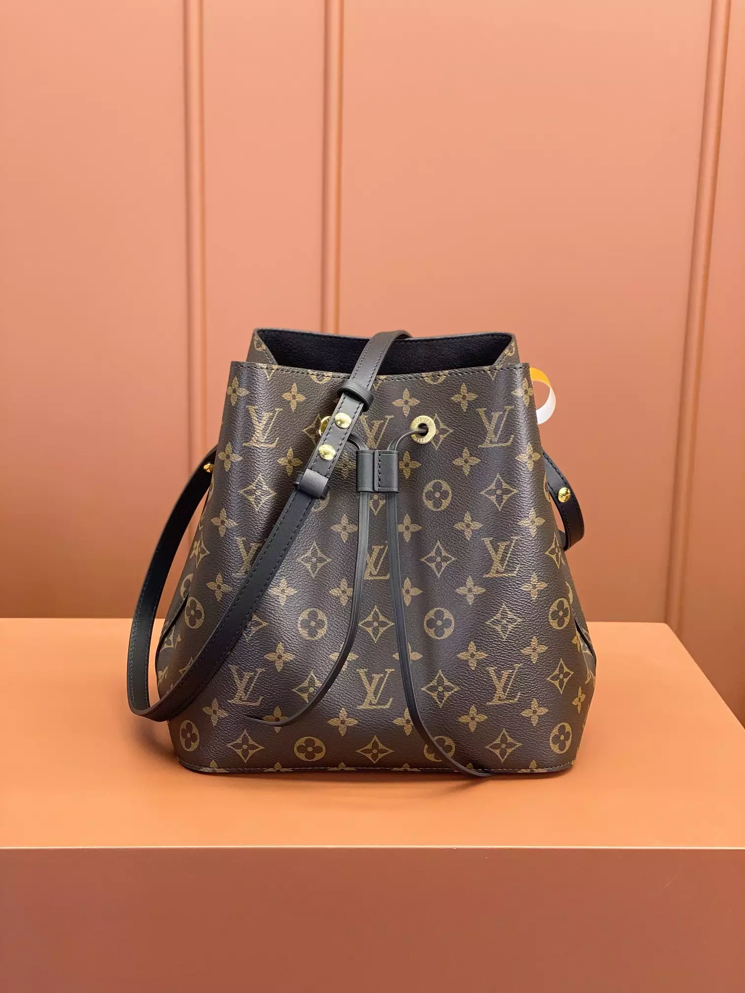 NéoNoé MM Bucket Bag Black Monogram Canvas