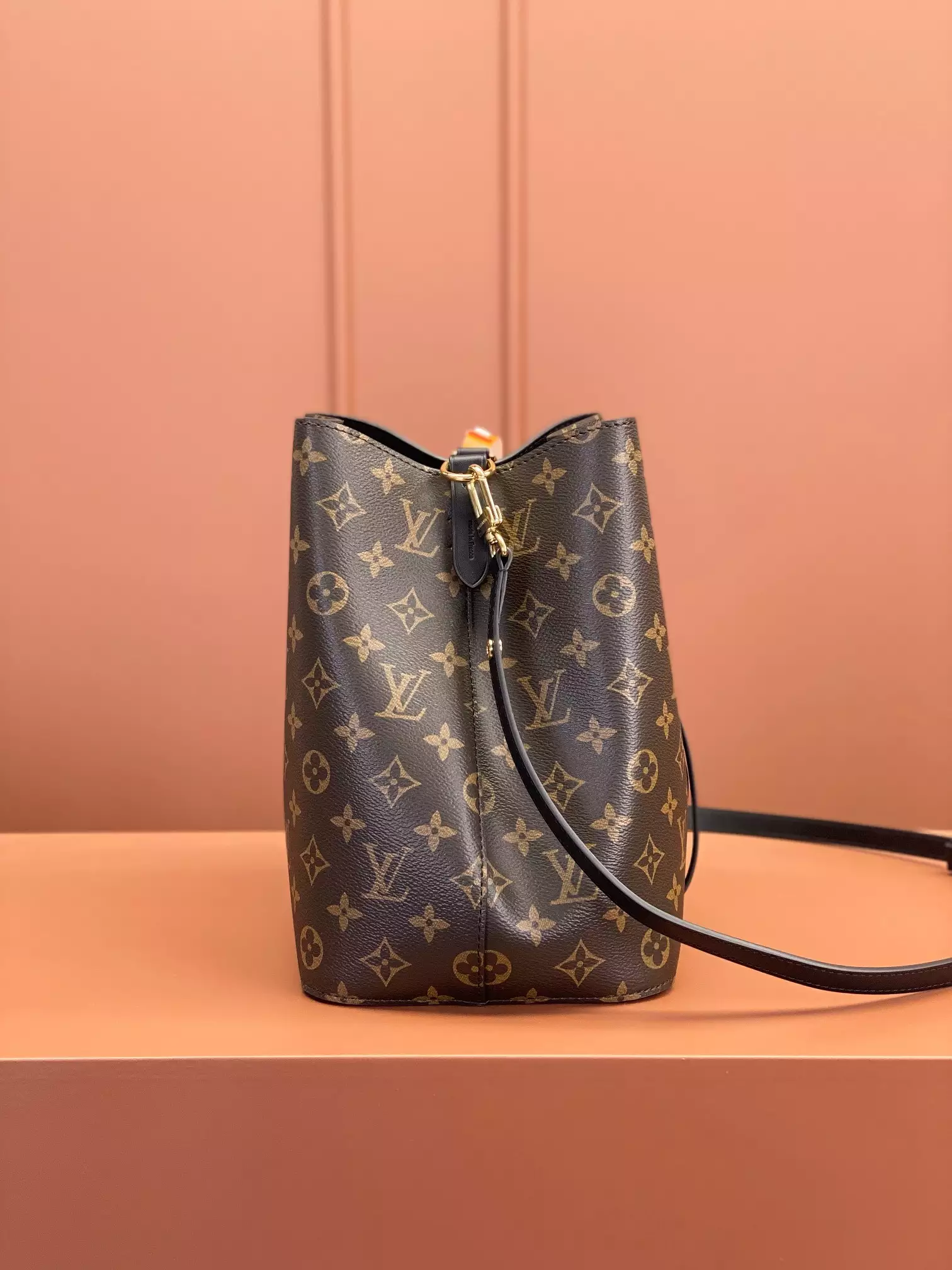 NéoNoé MM Bucket Bag Black Monogram Canvas