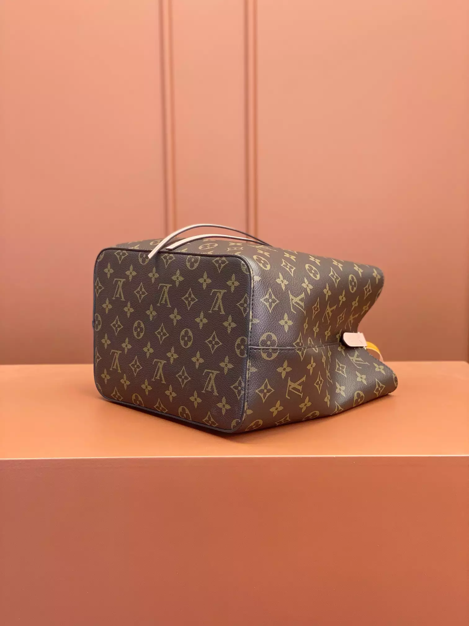 NéoNoé MM Bucket Bag Rose Poudré Pink Monogram Canvas