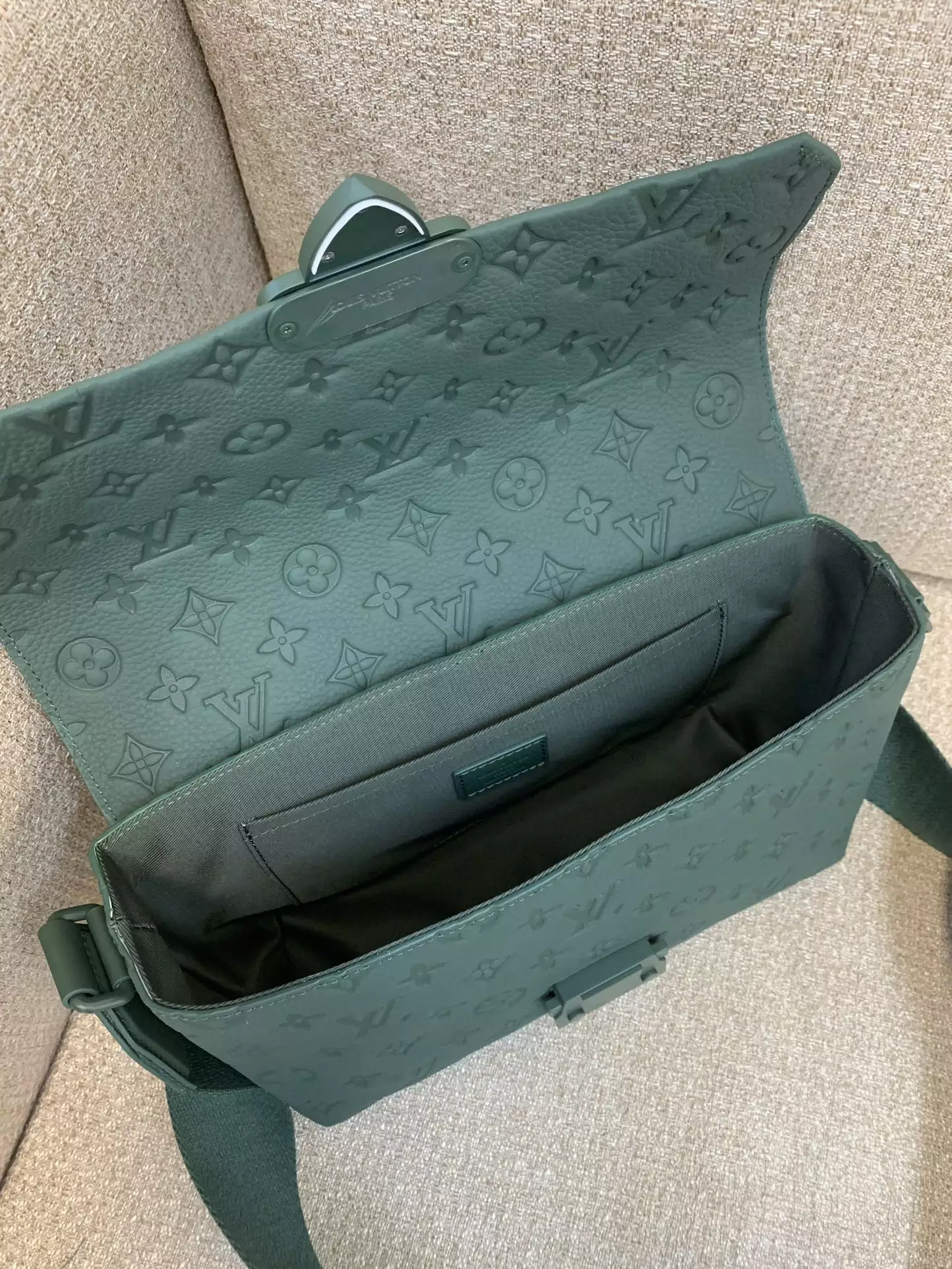 S-Cape Messenger Taurillon Monogram Forest Green Leather