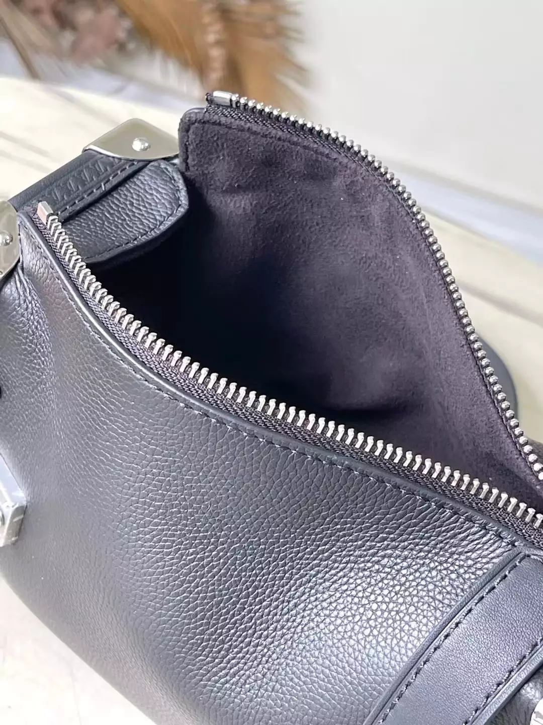 Side Trunk MM Black Grained Calf Leather