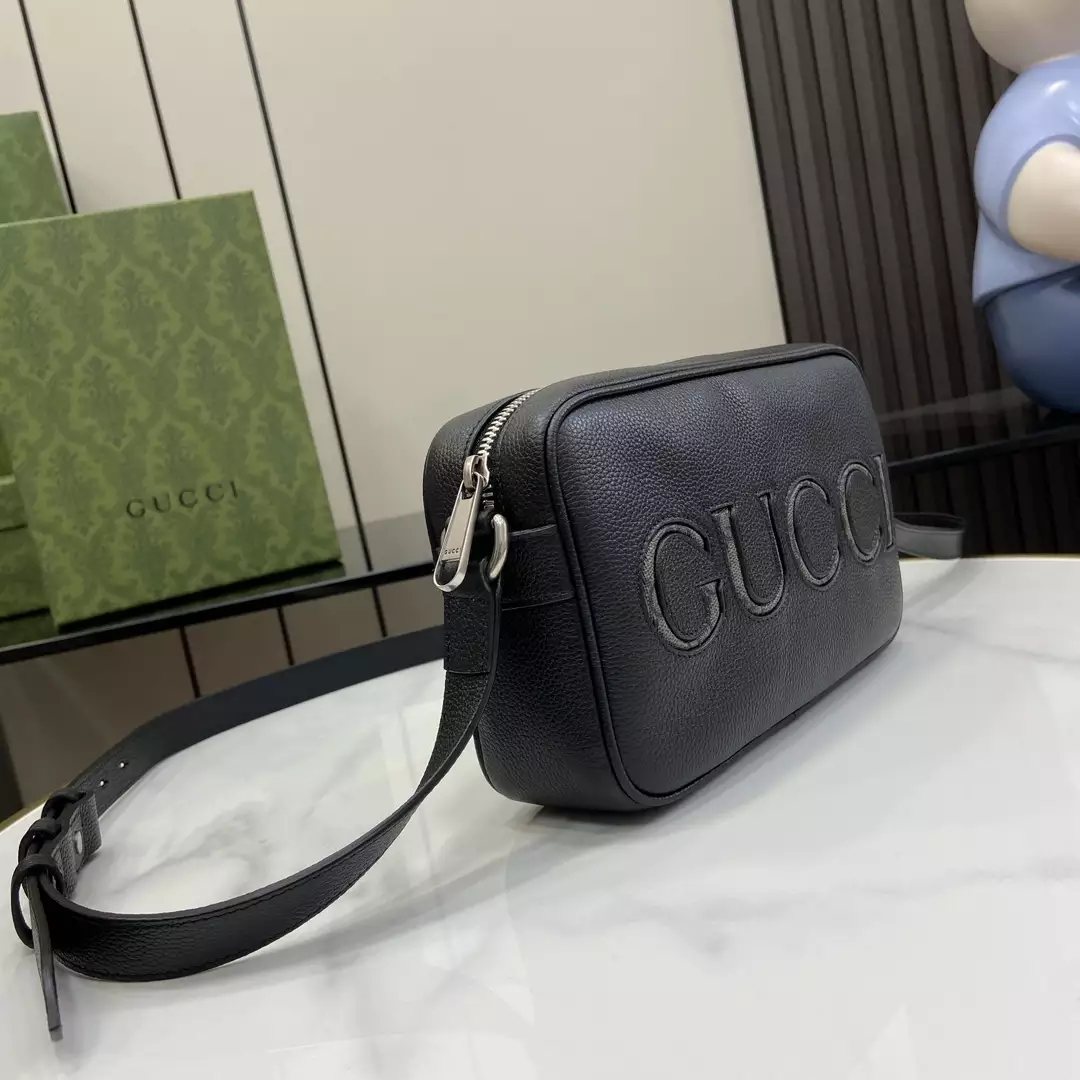 Gucci Mini Shoulder Bag in Black Leather