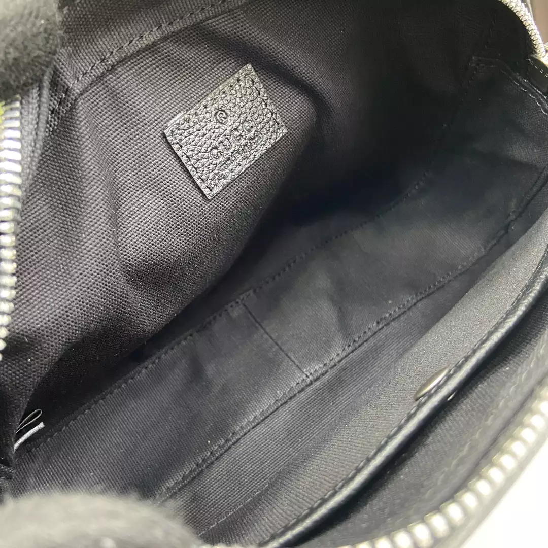 Gucci Mini Shoulder Bag in Black Leather