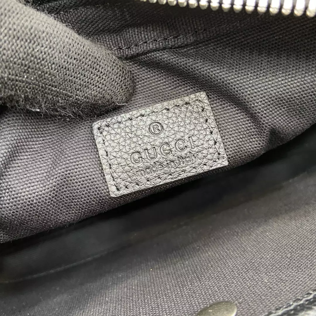 Gucci Mini Shoulder Bag in Black Leather