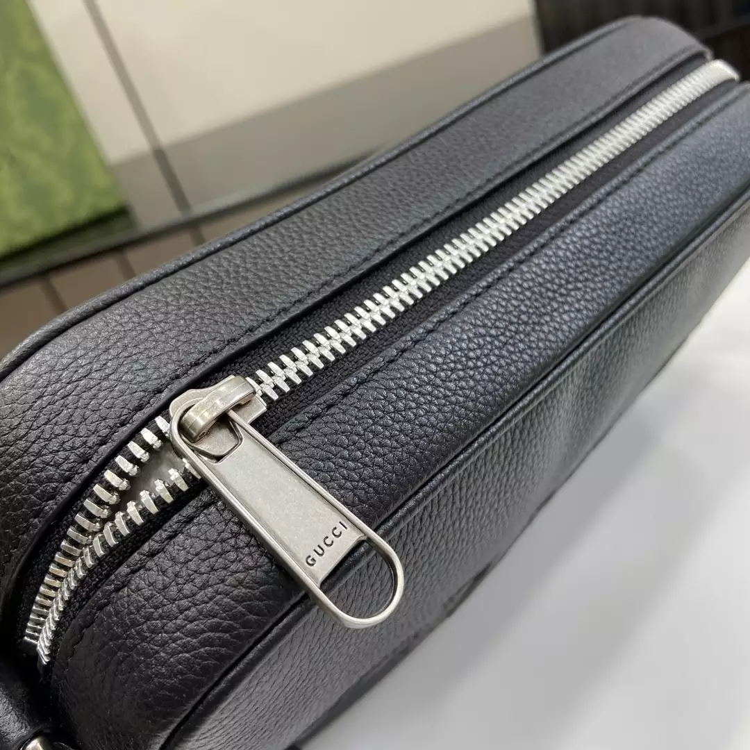 Gucci Mini Shoulder Bag in Black Leather
