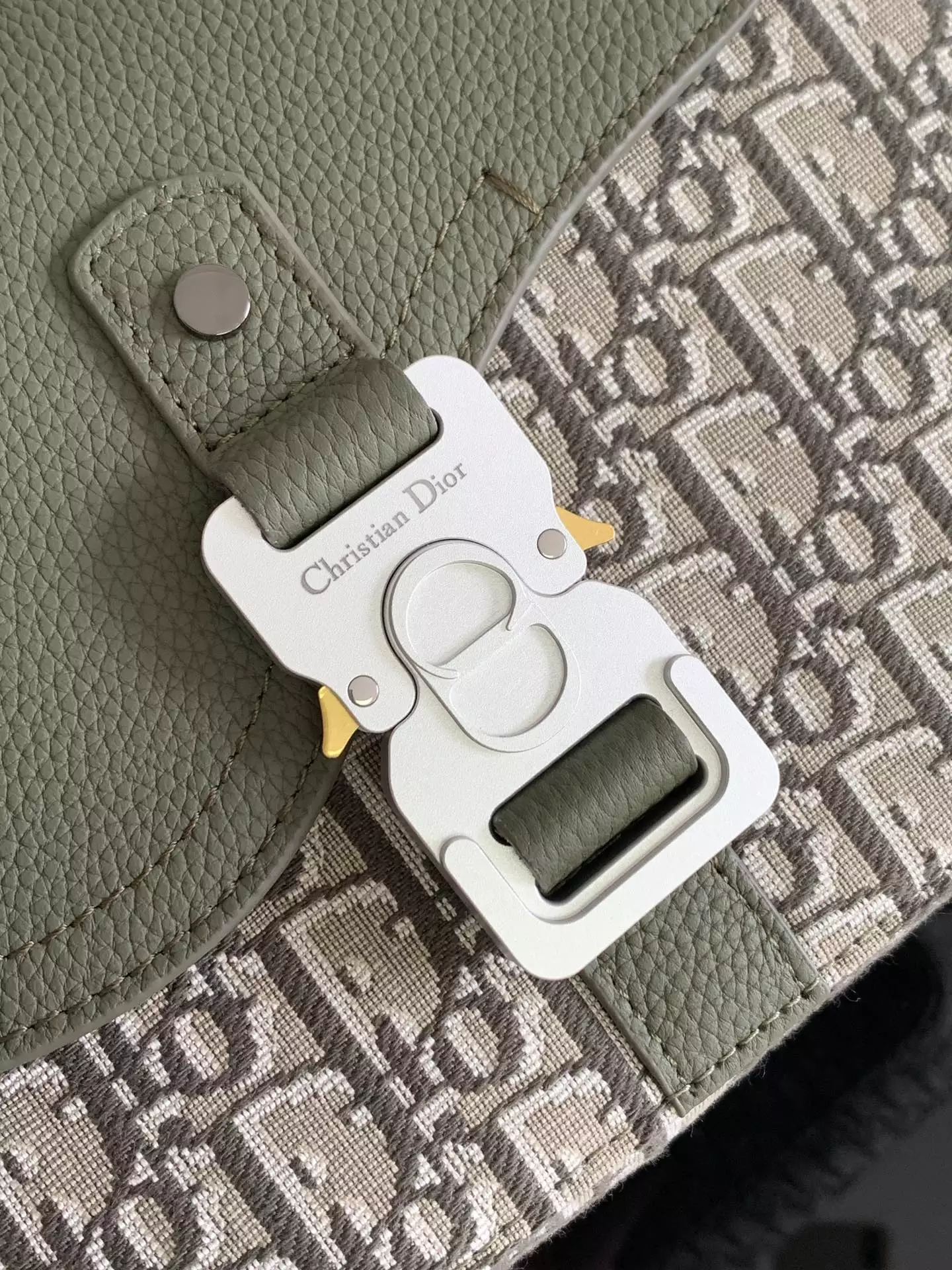 Small Saddle Messenger Bag with Flap Khaki Dior Oblique Jacquard and Khaki Grained Calfskin