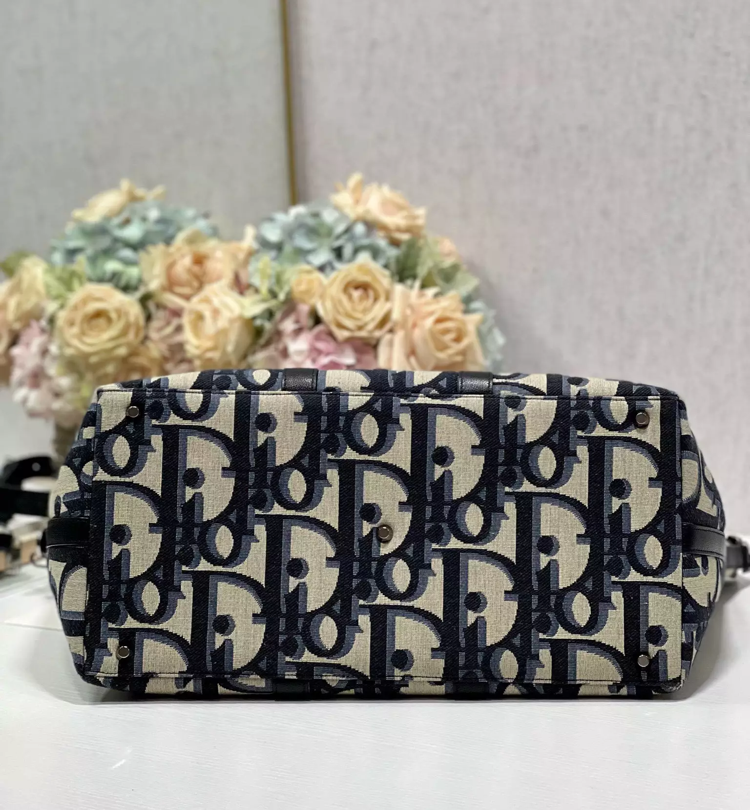 Weekender 25 Beige and Black Maxi Dior Oblique Jacquard