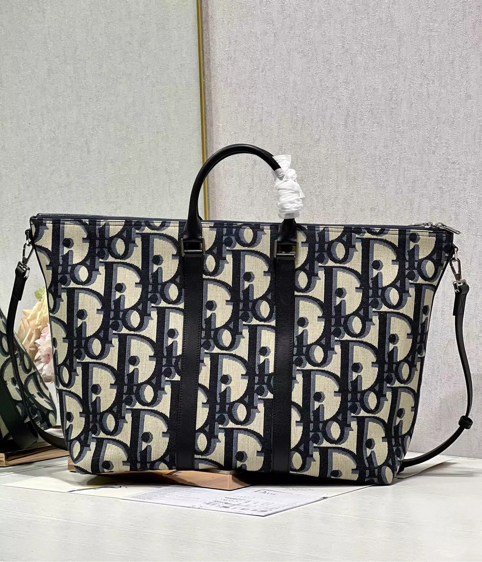 Weekender 25 Beige and Black Maxi Dior Oblique Jacquard