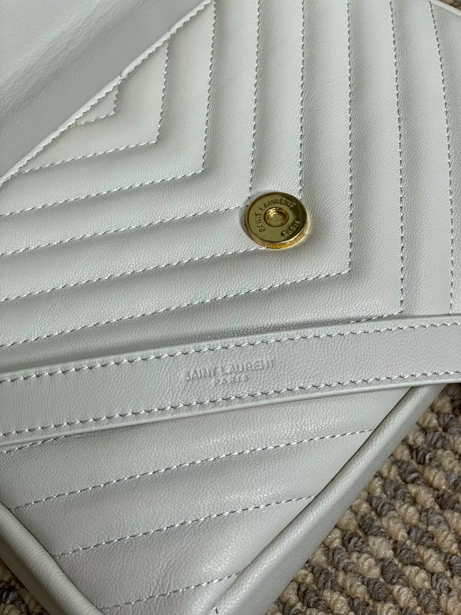 College Medium in Blanc Vintage Quilted Leather - YB086