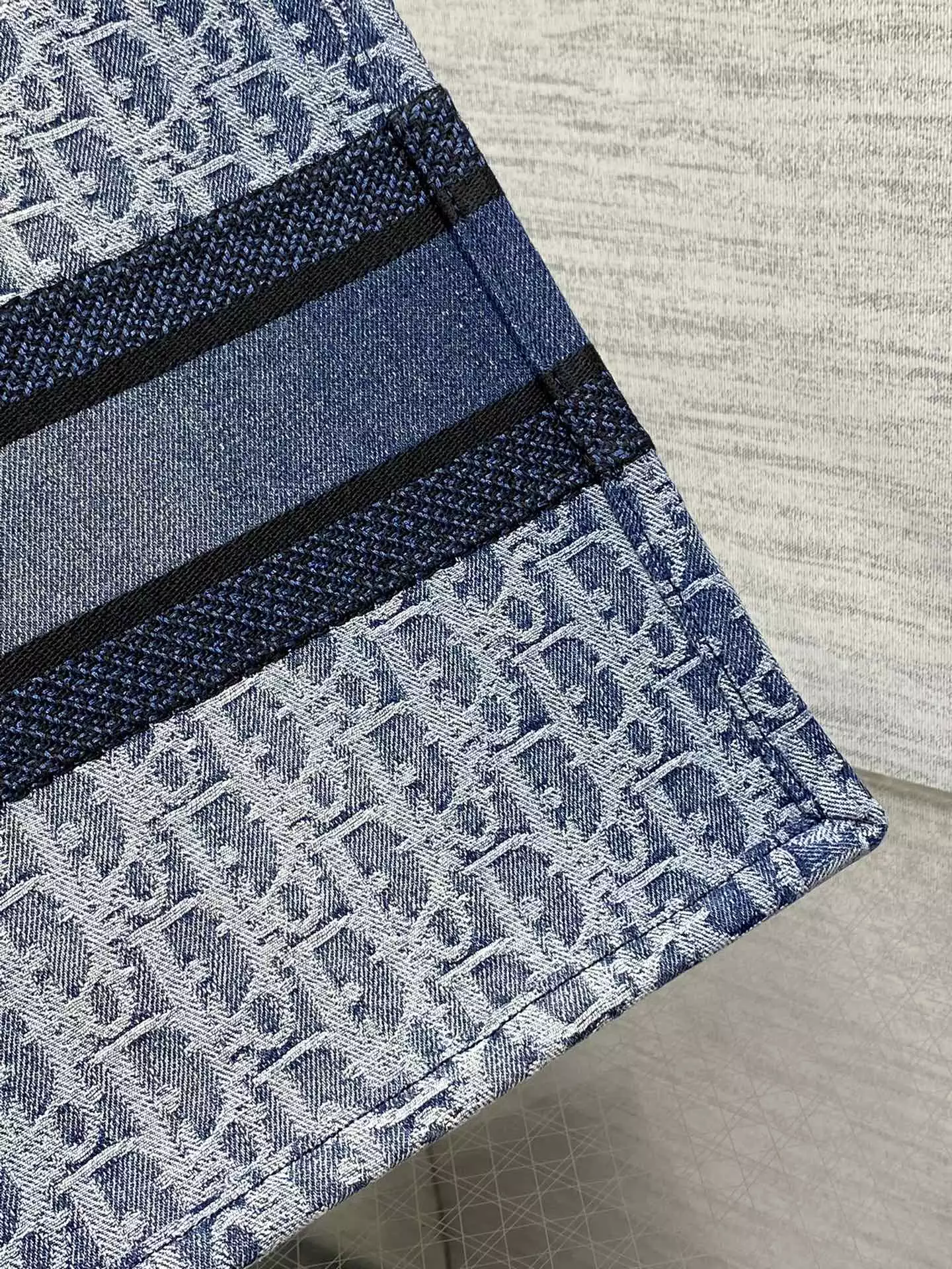 Medium Dior Book Tote Blue Denim Dior Oblique Jacquard