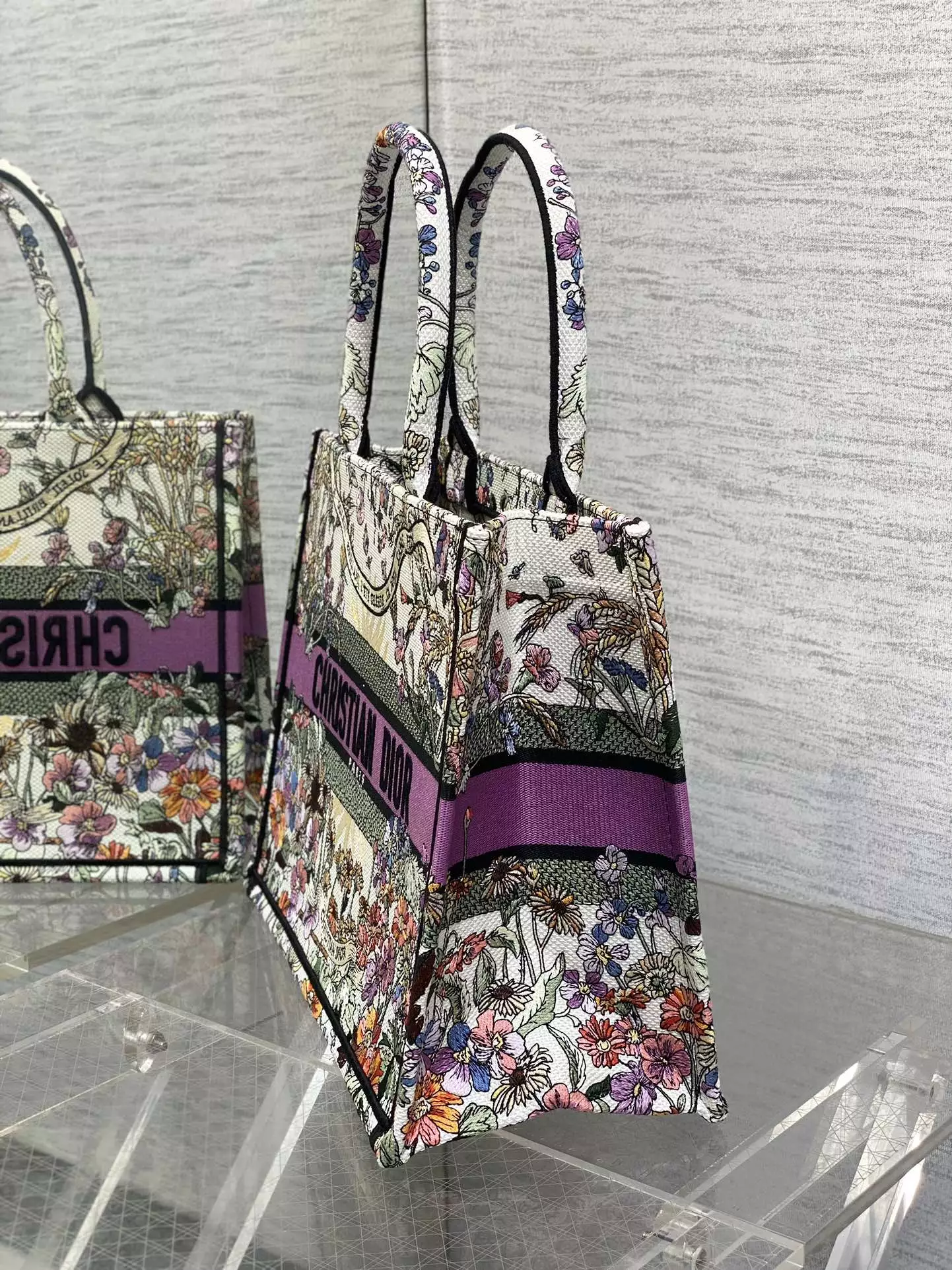 Medium Dior Book Tote Ecru Multicolor Dior 4 Saisons Été Soleil Embroidery