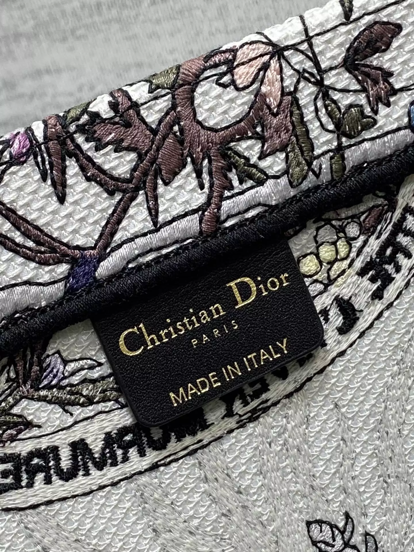 Medium Dior Book Tote Ecru Multicolor Dior 4 Saisons Hiver Soleil Embroidery