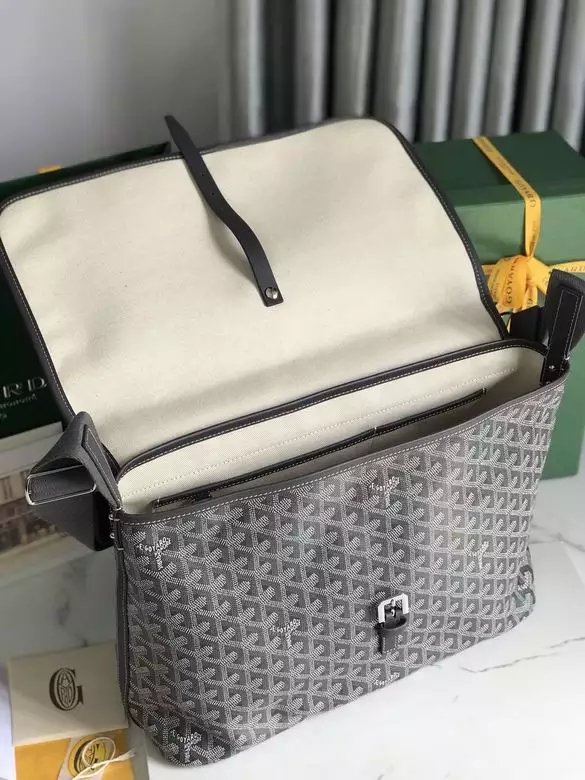 Goyard Capetien MM Messenger Bag - GYB204