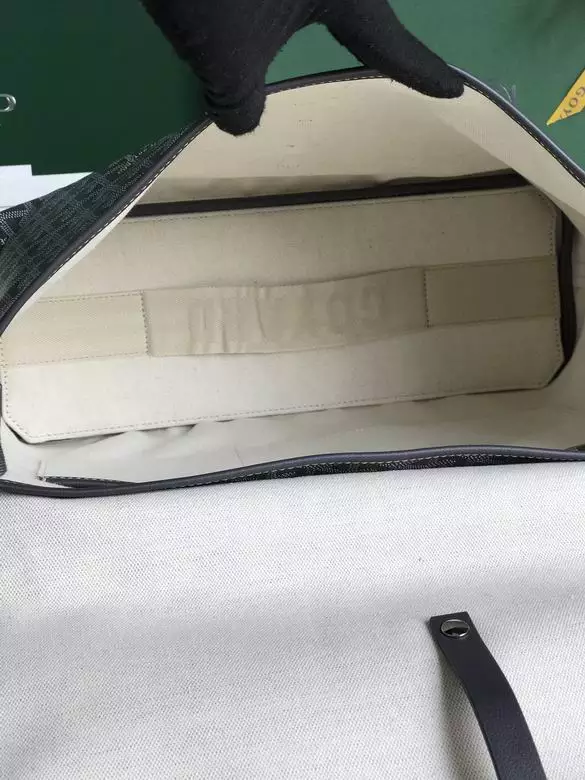 Goyard Capetien MM Messenger Bag - GYB204