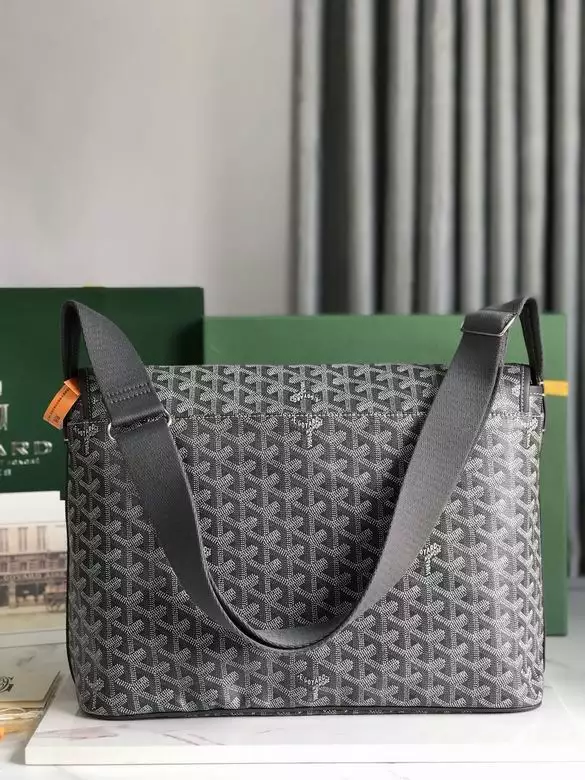 Goyard Capetien MM Messenger Bag - GYB204