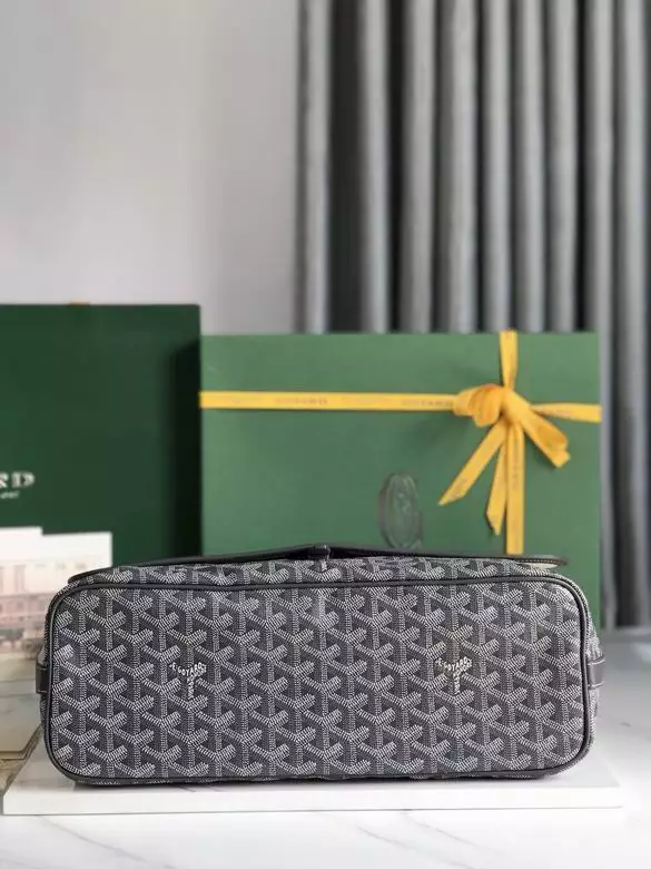 Goyard Capetien MM Messenger Bag - GYB204