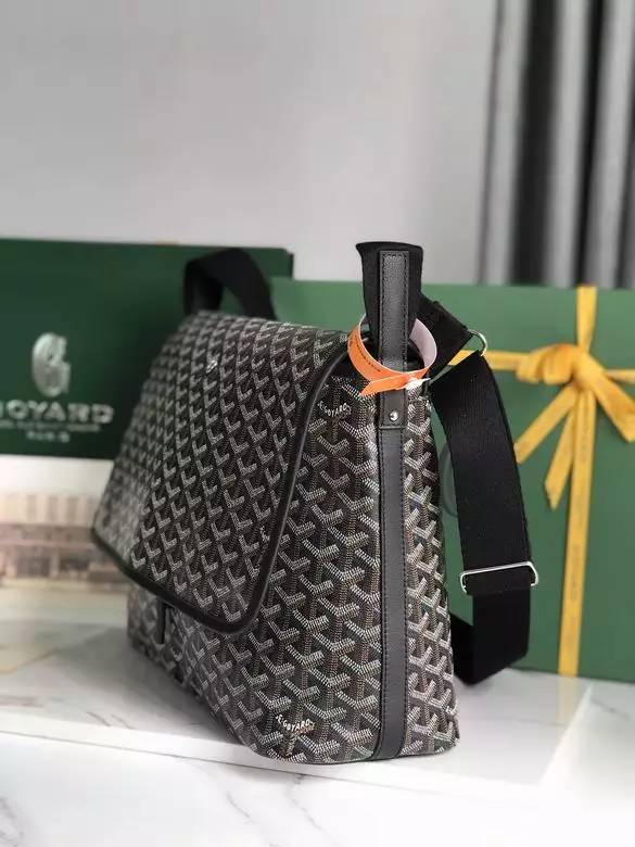Goyard Capetien MM Messenger Bag - GYB206