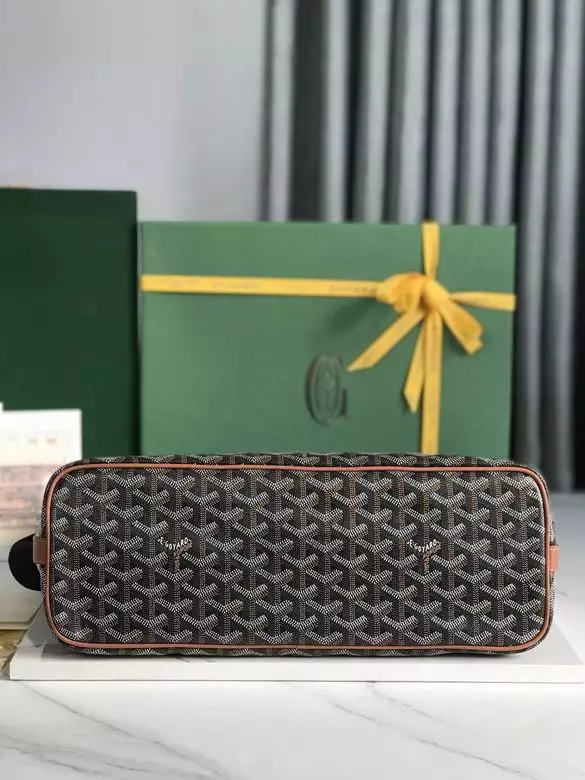 Goyard Capetien MM Messenger Bag - GYB207