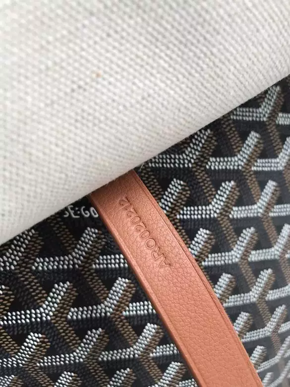 Goyard Capetien MM Messenger Bag - GYB207